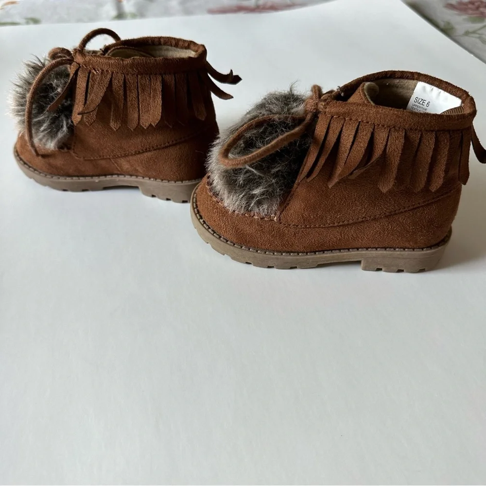 Crazy 8 toddler girl moccasin boots size 6